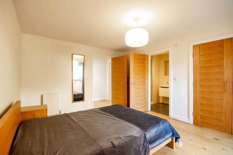 2 bedroom flat to rent, 2095L – Bellevue Road, Edinburgh, EH7 4DE
