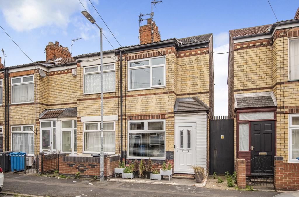 Devon Street, Hull, HU4 2 bed end of terrace house for sale £70,000