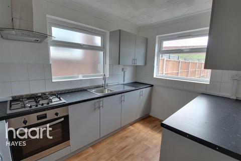 4 bedroom detached house to rent, Hilside Road Southall UB1 2PE