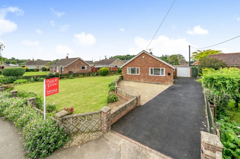 Boston Road North, Holbeach... 3 bed detached bungalow for sale £325,000
