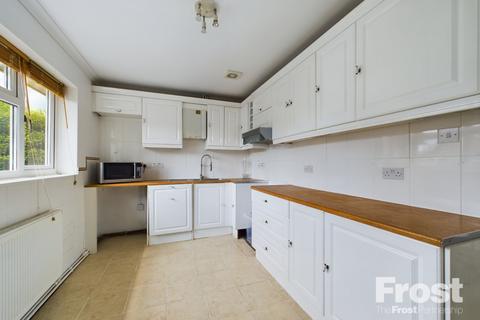 2 bedroom maisonette to rent, Staines Road, Staines-upon-Thames, Surrey, TW18