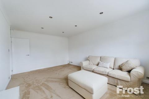 2 bedroom maisonette to rent, Staines Road, Staines-upon-Thames, Surrey, TW18