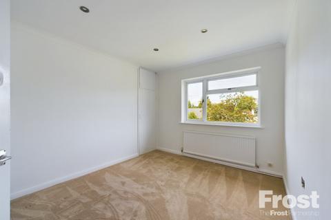 2 bedroom maisonette to rent, Staines Road, Staines-upon-Thames, Surrey, TW18