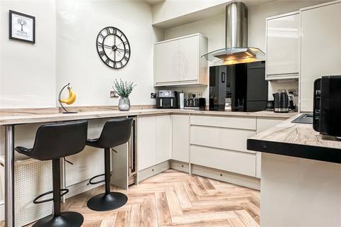 14 Whitegate Lane, Chadderton, Oldham, OL9 8LS