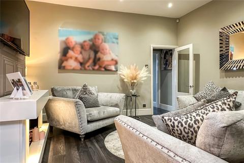 14 Whitegate Lane, Chadderton, Oldham, OL9 8LS