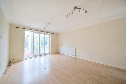 2 Fincham Close, Ickenham, Uxbridge, UB10 8TP