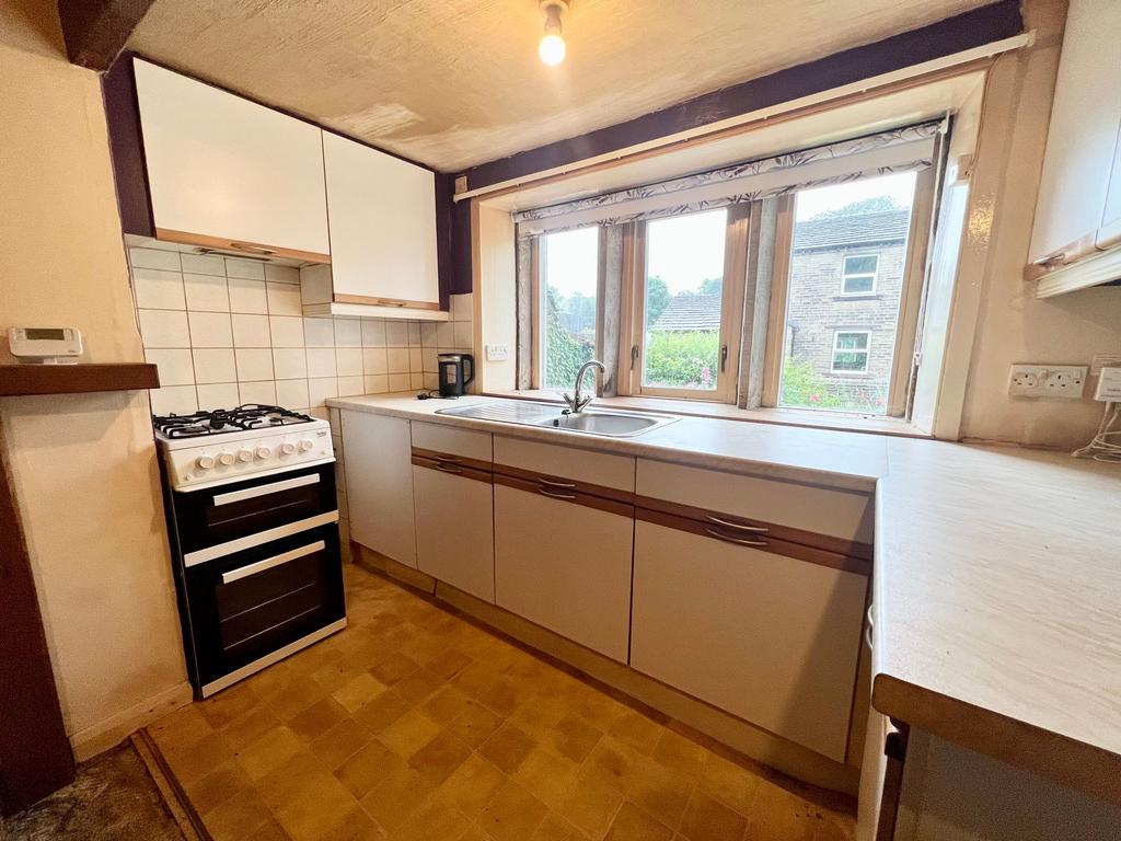 North Road, Kirkburton, HD8 2 bed cottage for sale £85,000