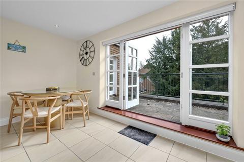 2 bedroom penthouse for sale, Cross Road, Sunningdale, Berkshire, SL5