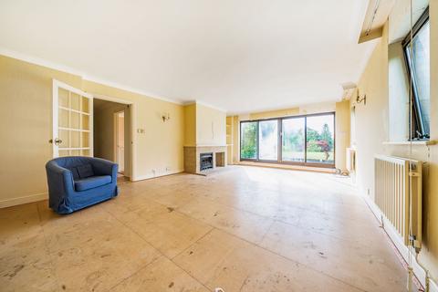 3 bedroom ground floor flat for sale, Lythe Hill Park, Haslemere, GU27