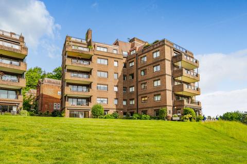 3 bedroom ground floor flat for sale, Lythe Hill Park, Haslemere, GU27