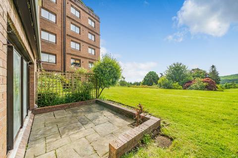 3 bedroom ground floor flat for sale, Lythe Hill Park, Haslemere, GU27