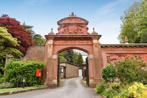 3 bedroom ground floor flat for sale, Lythe Hill Park, Haslemere, GU27