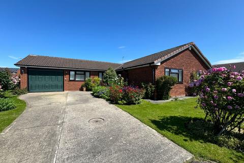 4 bedroom detached bungalow for sale, Ffordd Craiglun, Kinmel Bay, Conwy LL18 5JL