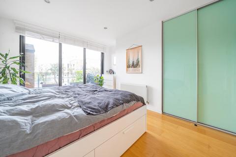 2 bedroom apartment for sale, Larden Road, London