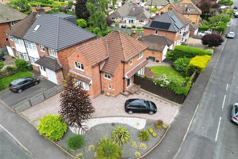 3 bedroom detached house for sale, Douglas Road, Hollywood, B47 5JY