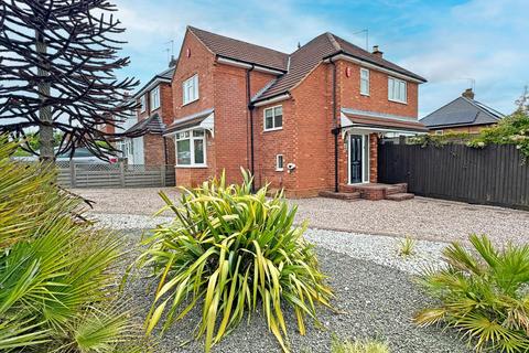 3 bedroom detached house for sale, Douglas Road, Hollywood, B47 5JY