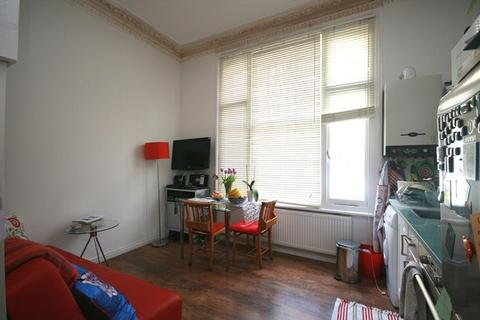 Studio to rent, Comeragh Road, W14