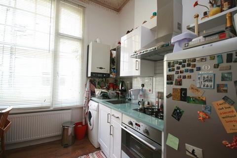 Studio to rent, Comeragh Road, W14