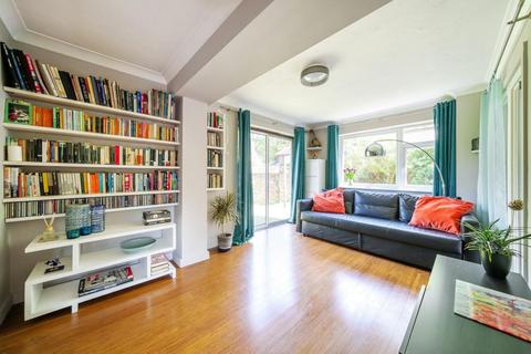4 Sandy Close, Woking, GU22 8BQ