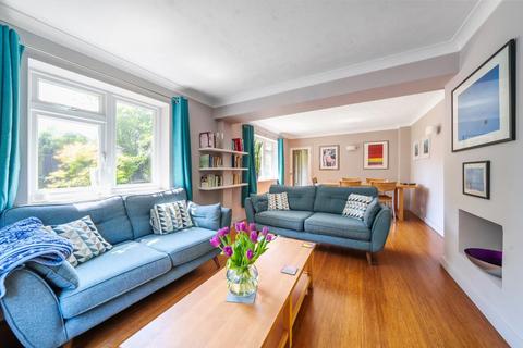 4 Sandy Close, Woking, GU22 8BQ