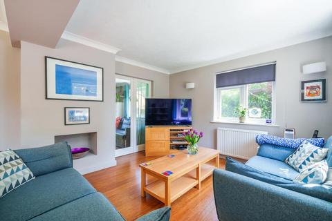 4 Sandy Close, Woking, GU22 8BQ