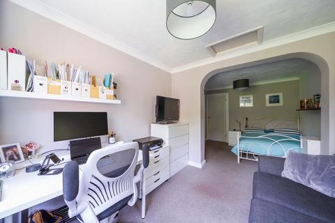4 Sandy Close, Woking, GU22 8BQ