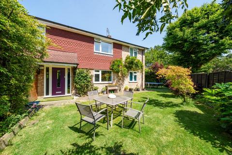 4 Sandy Close, Woking, GU22 8BQ