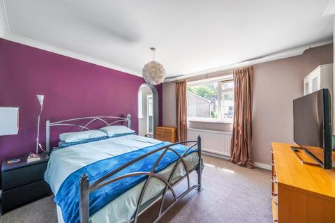 4 Sandy Close, Woking, GU22 8BQ