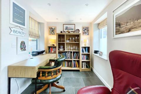 4 bedroom end of terrace house for sale, Blake Road, Cirencester, Gloucestershire, GL7