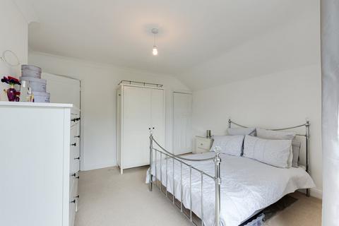 3 bedroom chalet for sale, Crombie Road, Sidcup, DA15