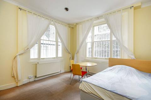 Studio to rent, Queens Gate Terrace, South Kensington, London, SW7