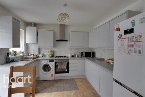 1 bedroom semi-detached house to rent, Park Avenue , Southall UB1 3AS