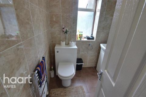 1 bedroom semi-detached house to rent, Park Avenue , Southall UB1 3AS