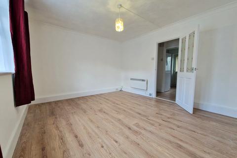 2 bedroom flat to rent, Hainault Road, Leytonstone, London E11