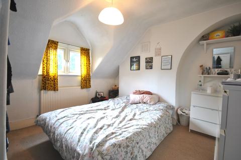 3 bedroom flat to rent, Amblecote Road Grove Park SE12
