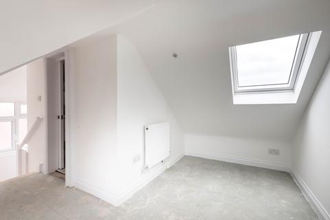 2 bedroom flat to rent, Hounslow Road, Hanworth, Feltham