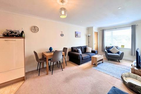 1 bedroom flat for sale, Lymington Road, Highcliffe, Dorset. BH23 5EB