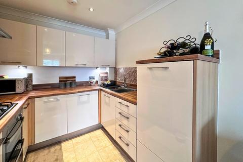 1 bedroom flat for sale, Lymington Road, Highcliffe, Dorset. BH23 5EB