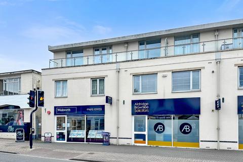 1 bedroom flat for sale, Lymington Road, Highcliffe, Dorset. BH23 5EB