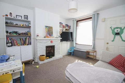 2 bedroom terraced house to rent, Villiers Road, Oxhey Village