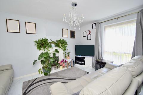 3 bedroom terraced house for sale, Hollybush Close, Thurnby Lodge, Leicester, LE5