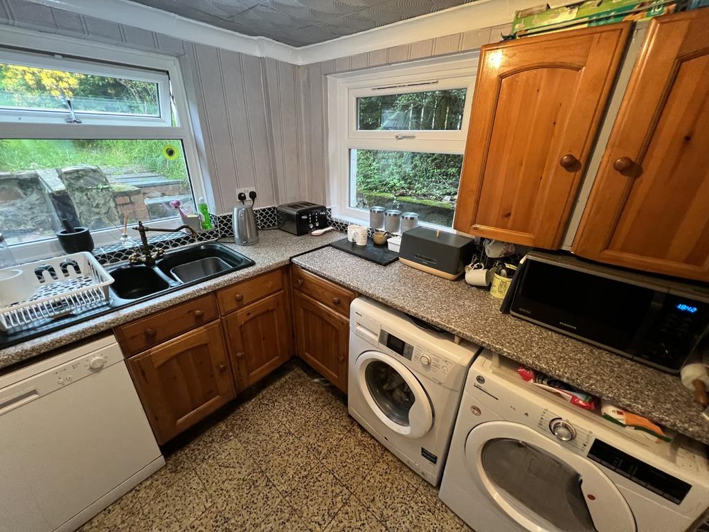 Kitchen/Dining Area