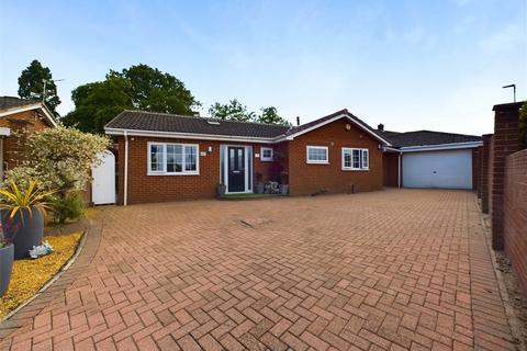 4 bedroom bungalow for sale, St. Michaels Avenue, Rossington, Doncaster, DN11