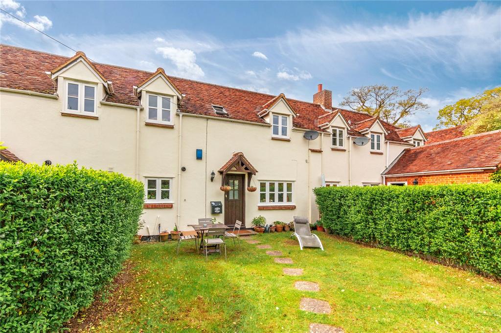 Harper Lane, Shenley, RADLETT... 2 bed terraced house to rent £1,900