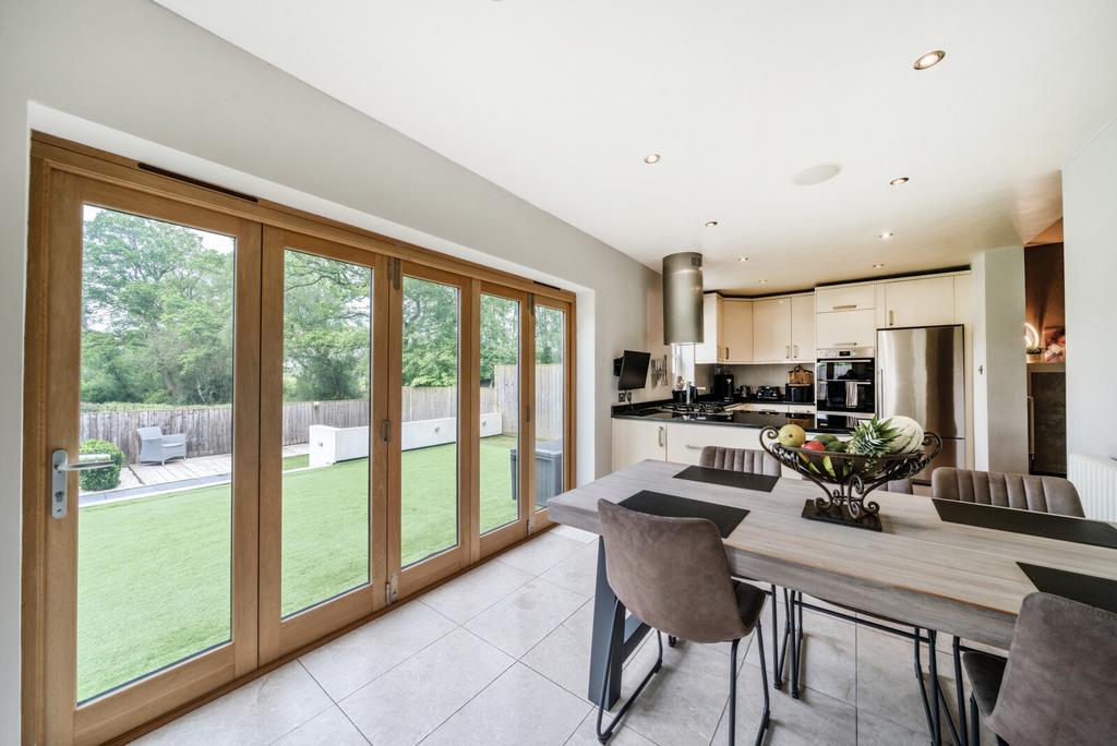 Kitchen/Dining Area