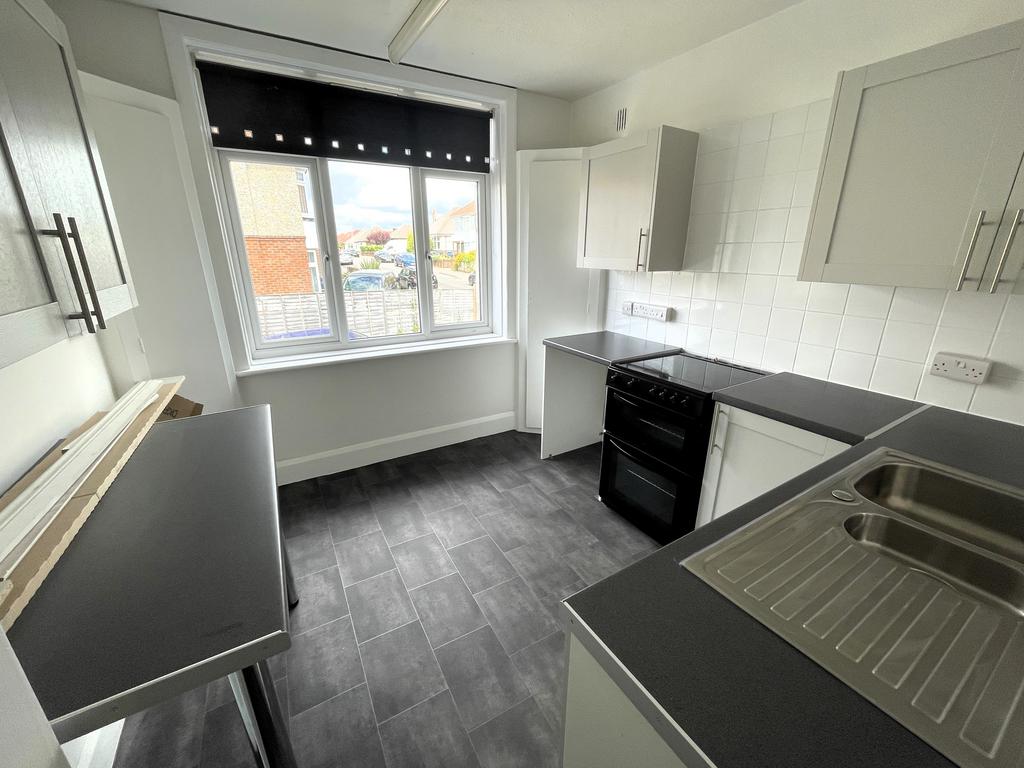 Alder Road, Poole BH12 2 bed apartment to rent £1,100 pcm (£254 pw)