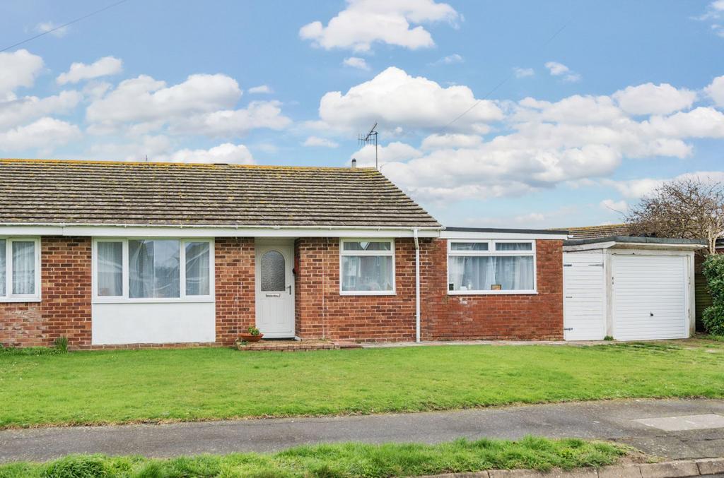 Merryfield Drive, Selsey, PO20 2 bed semidetached bungalow for sale