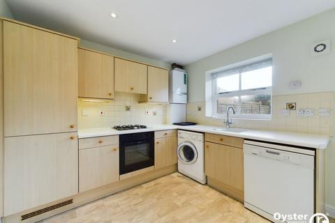 2 bedroom terraced house to rent, Kensington Close, London, N11