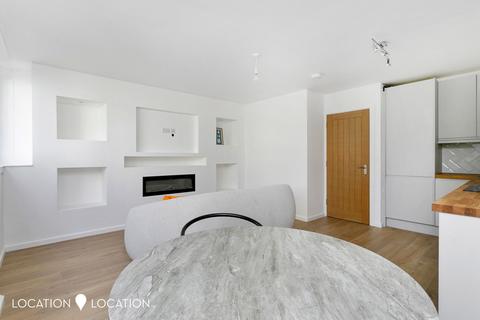 1 bedroom flat for sale, Graham Street, Jessop Court Graham Street, N1