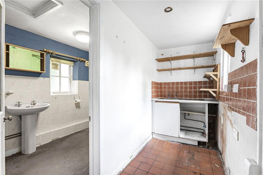 Kitchen/Bathroom